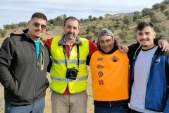 alejandro-trivino-con-equipo-luis-extremo-caex-4x4-pizarra-2022