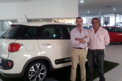 alejandro-trivino-con-fernando-lopez-nuevo-fiat-500l-trekking-fimalaga