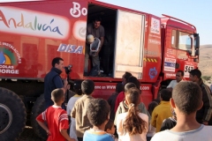alejandro-trivino-entrega-de-juguetes-marruecos-2009