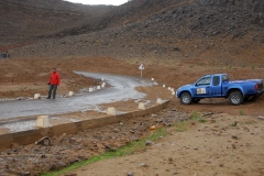 alejandro-trivino-marruecos-esperando-rally-con-lluvia