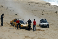 alejandro-trivino-marruecos-grabando-equipos-atascados-arena