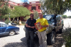 alejandro-trivino-rally-clasicos-2012-marruecos-con-julio-alvarez-organizador-salida-etapa