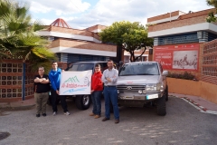 alejandro-trivino-recogida-material-solidario-club-al-andalus-4x4