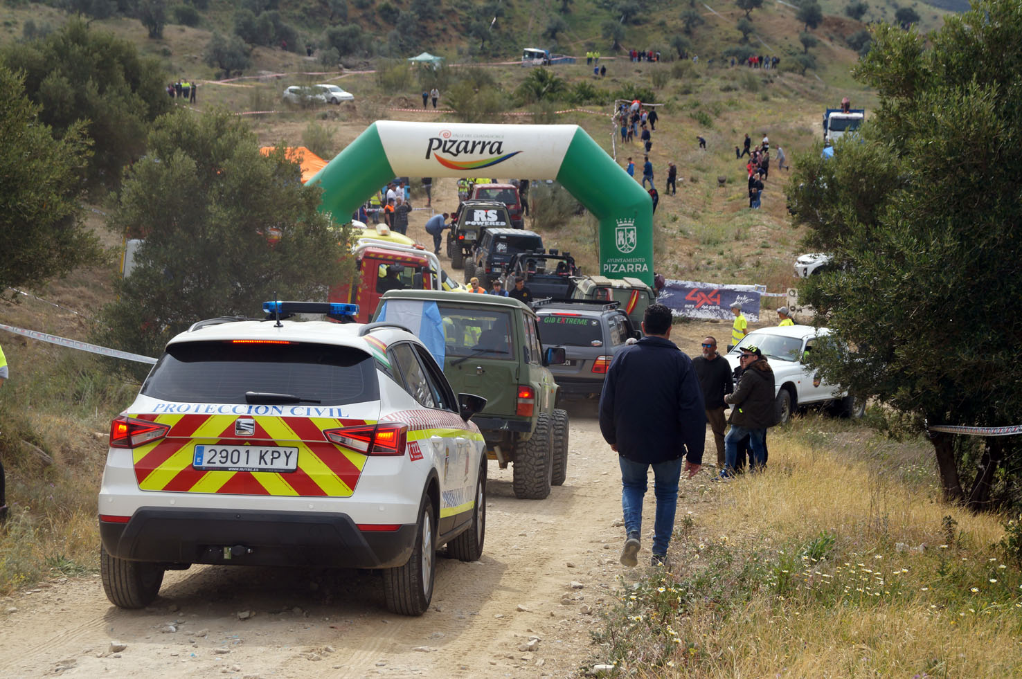 Llegada de los vehículos al circuito en Pizarra 2020.