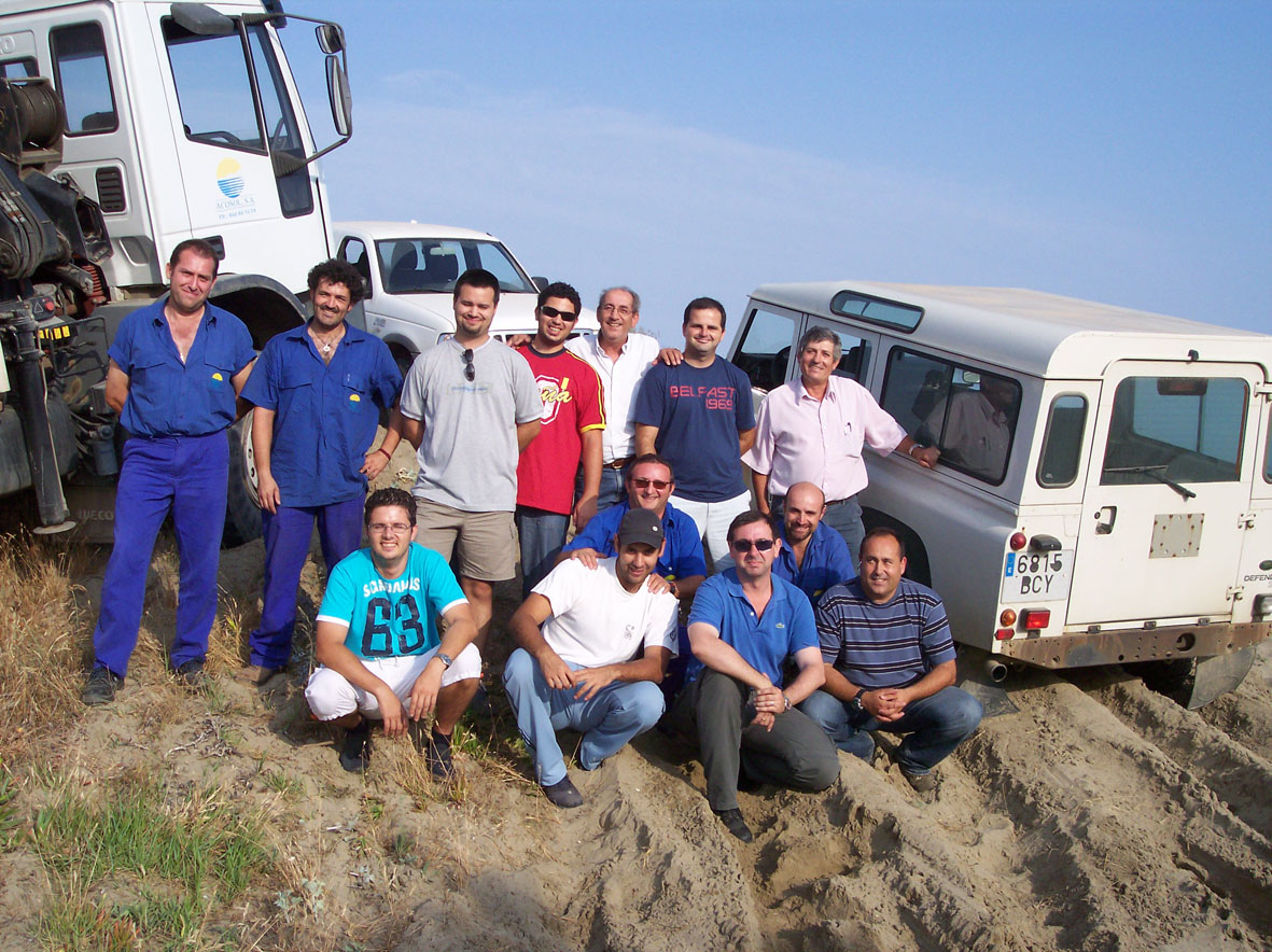 Alejandro Triviño, monitor, con los participantes en el I Curso de Conducción 4x4 ACOSOL.