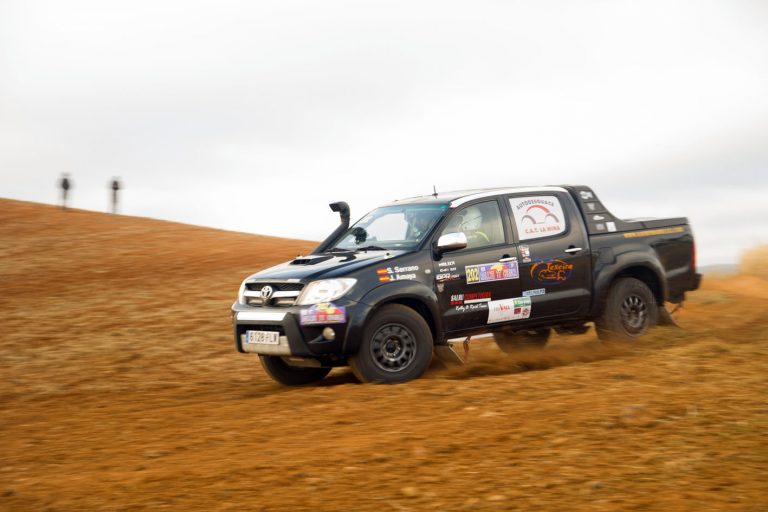 Equipo Team Salru Off Road con Toyota Hilux.