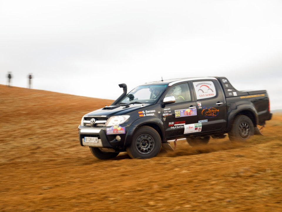 Equipo Team Salru Off Road con Toyota Hilux.