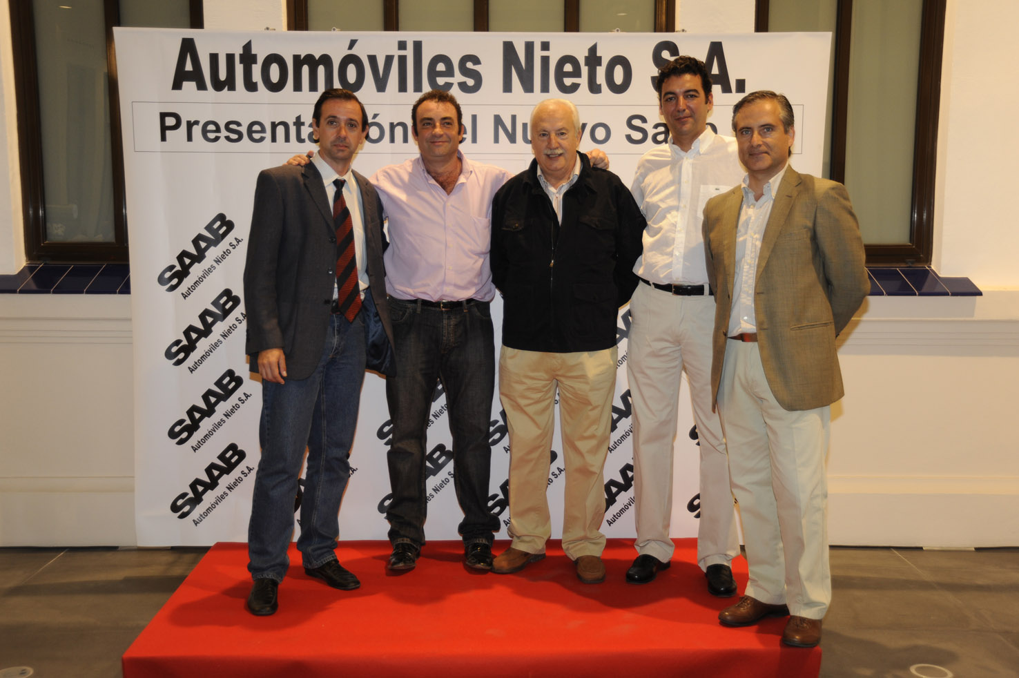 Prensa del motor de Málaga, Alejandro Triviño, Fernando López, Gabriel García, Antonio Quintana, y, Carlos Sedano, en la presentación del Saab 9-5.
