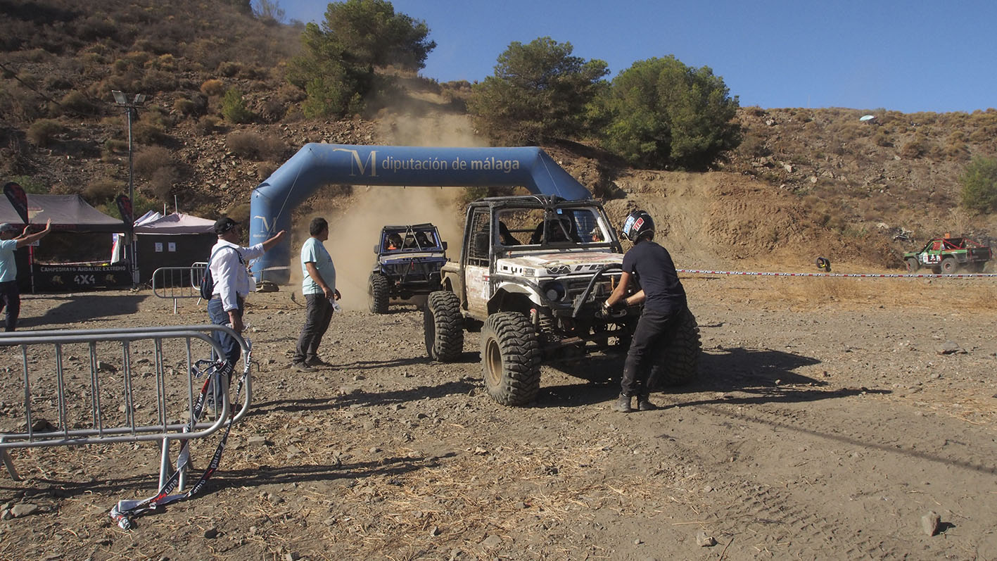 Vehículos en línea de meta en el Extreme 4x4 de Torrox 2022.