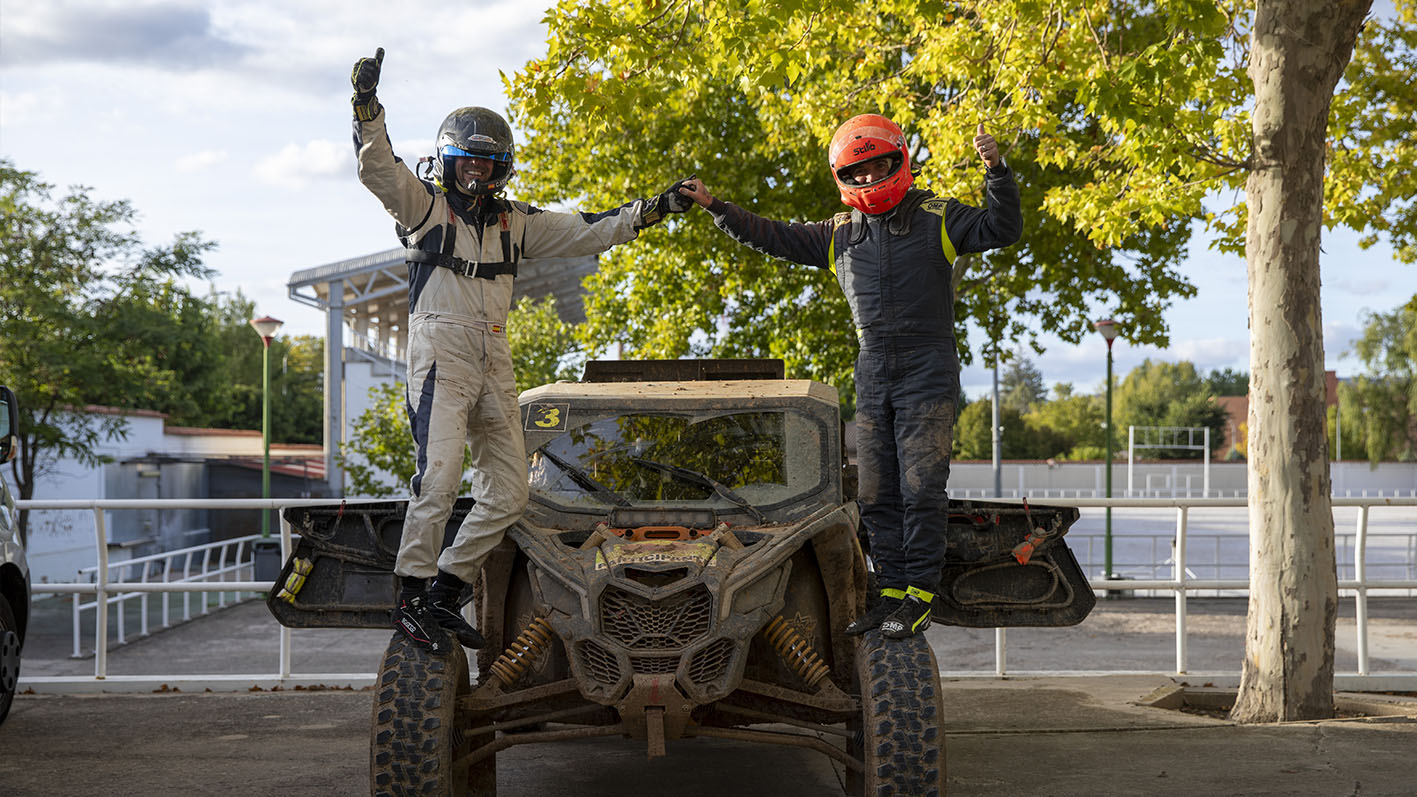 Carlos Vento y Carlos Ruiz, del equipo Patriot Racing Team, al finalizar el IX Rally TT de Cuenca 2023.